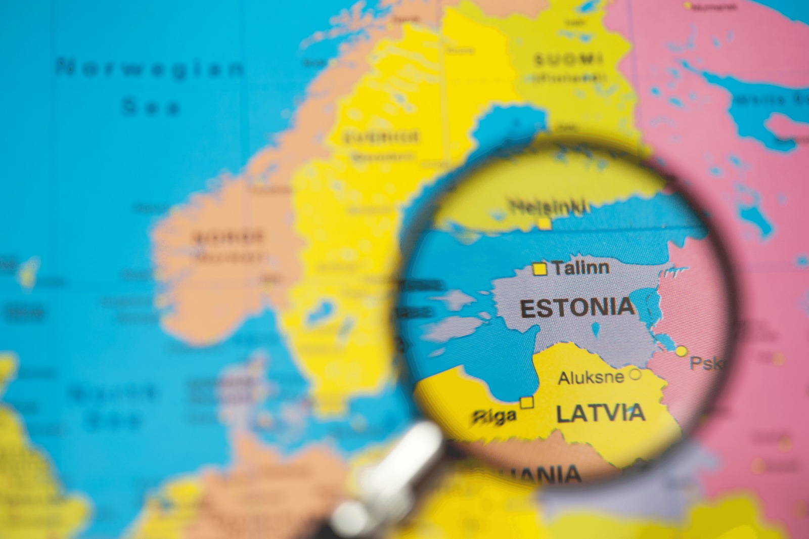 É possível viajar para outros países morando na Estônia